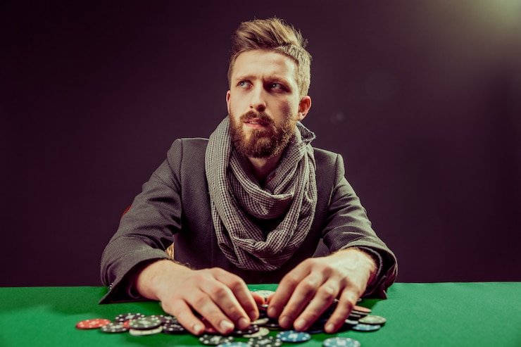 Layout meja French Roulette menampilkan semua jenis taruhan dan positioning chip